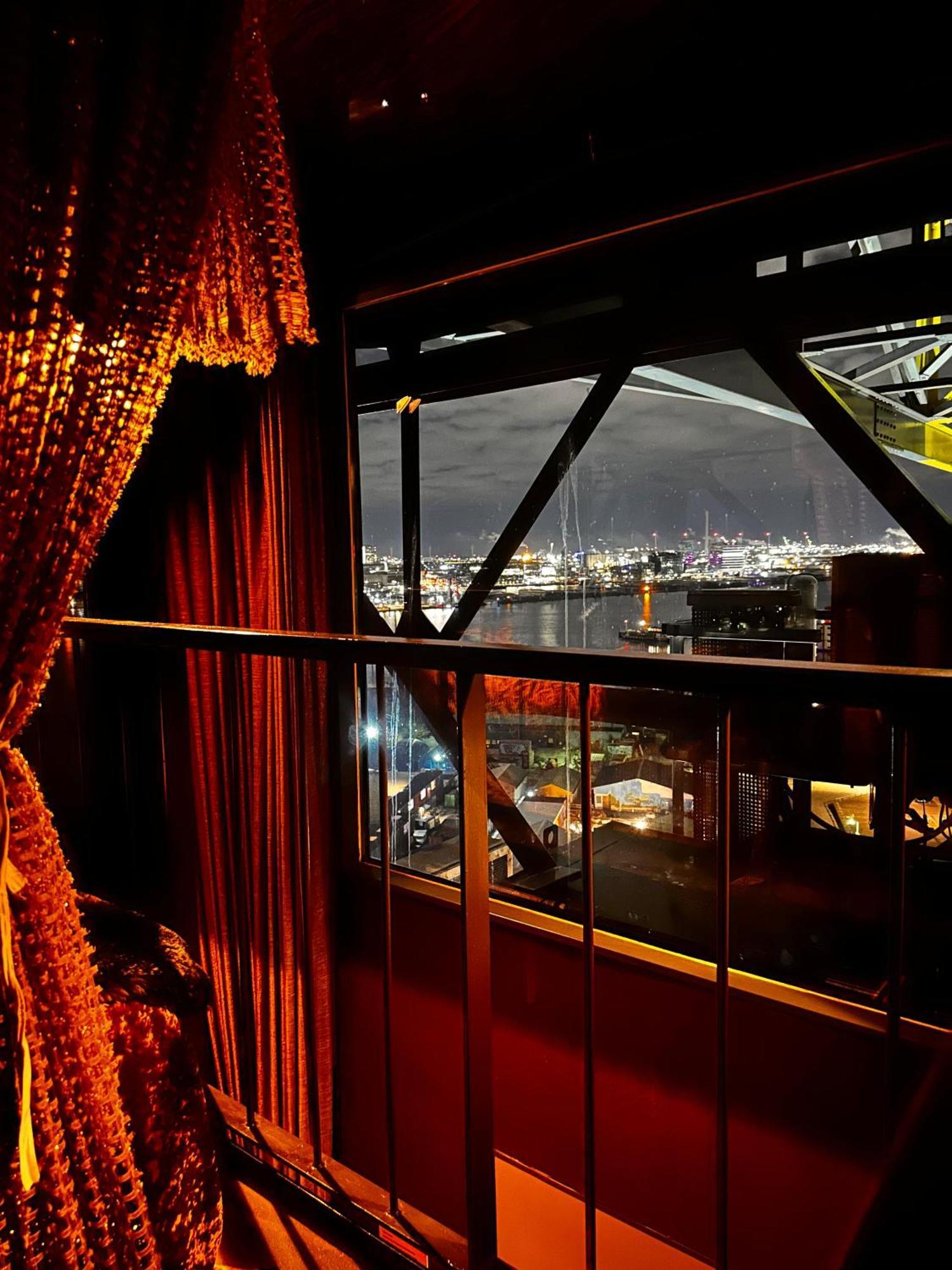 Faralda Crane Hotel 5*